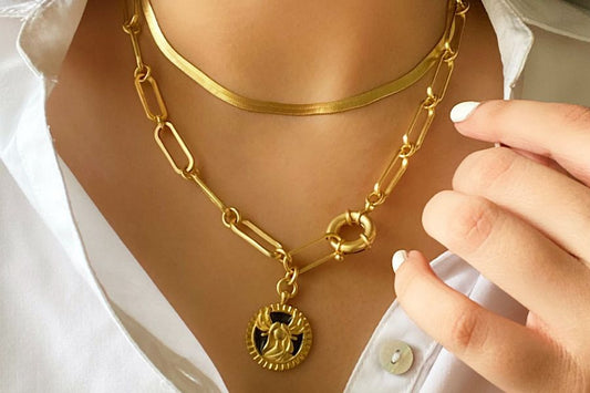 The Art of Layering Jewellery for a Chic Look