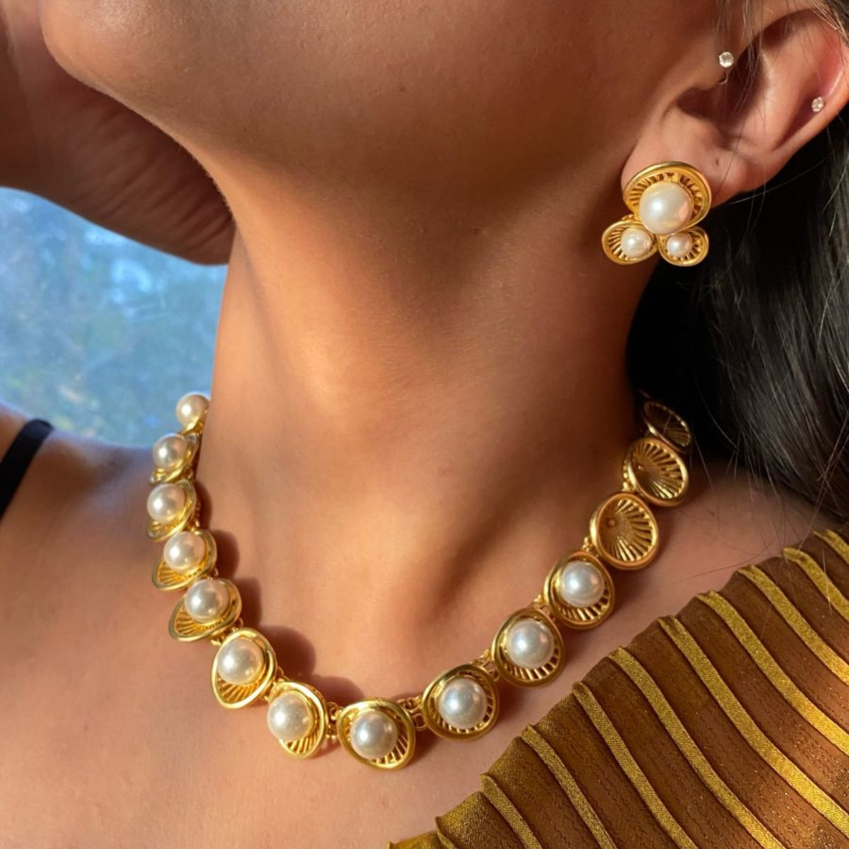 Pearl Essence Styled Look (Set of 2)