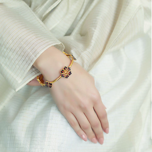 Touch of Petal Bangle