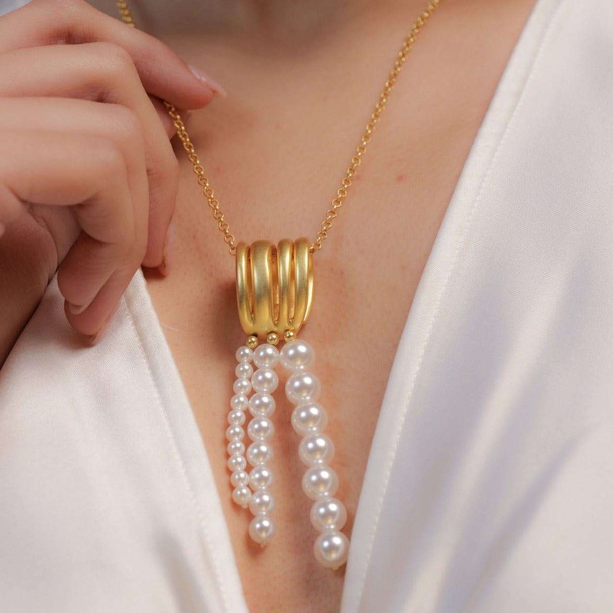 Scent of the Sea Pearl Pendant Necklace