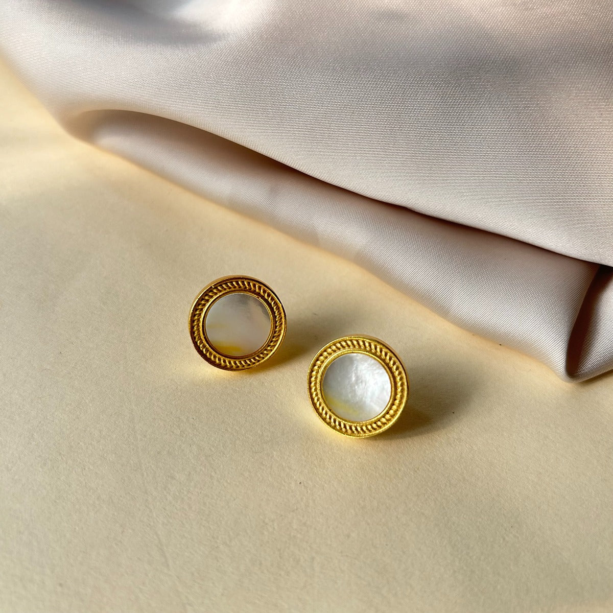 Tranquil Life Stud Earrings with Mother of Pearl - Creation