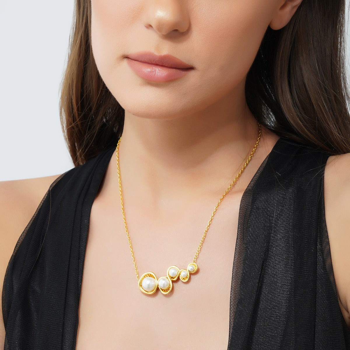 http://global.zariin.com/cdn/shop/products/Buy-Power-Pearl-Pendant-Necklace-Online-_-Zariin-Jewelry-2.jpg?v=1662509931
