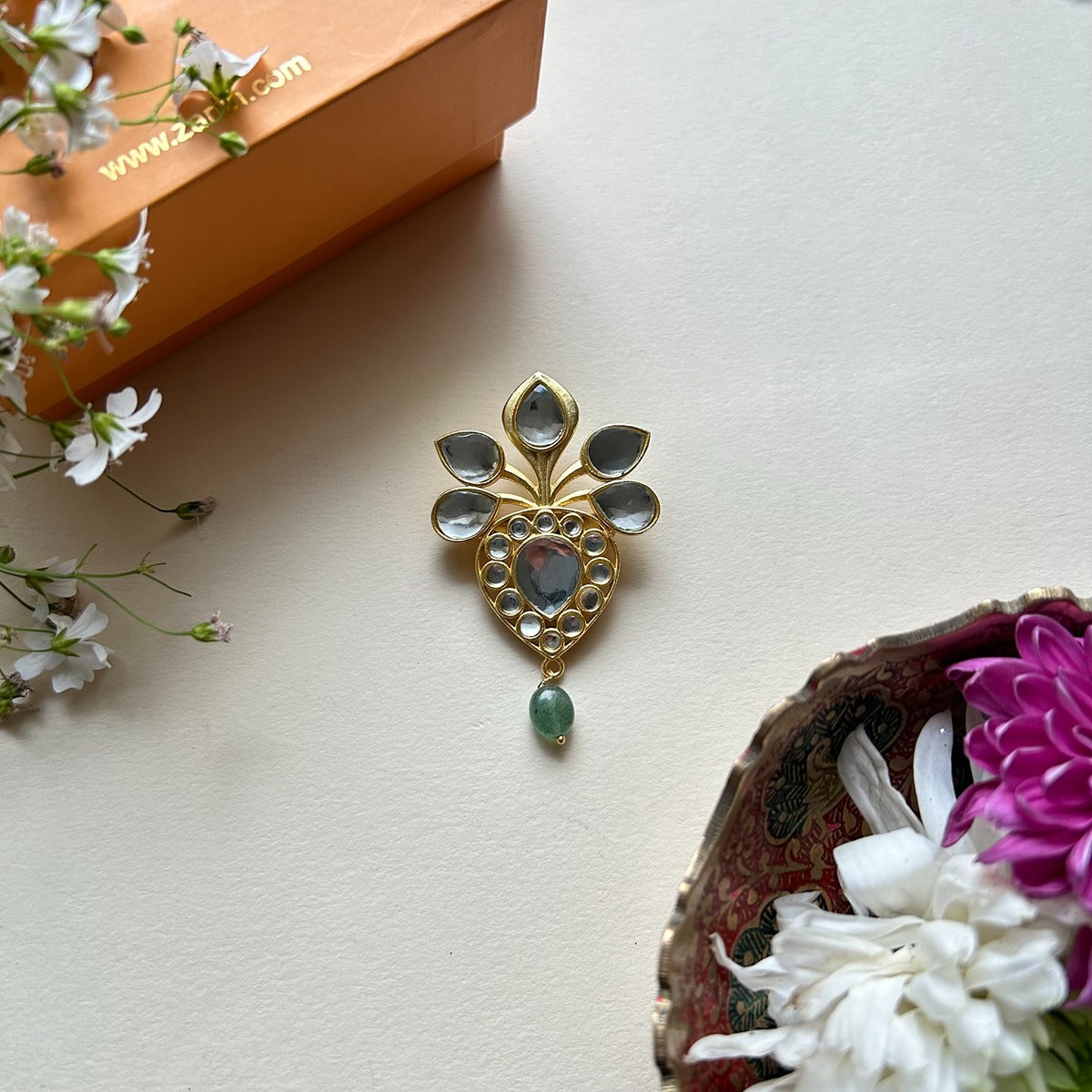 Mahiwal Kalgi with Green Strawberry Quartz