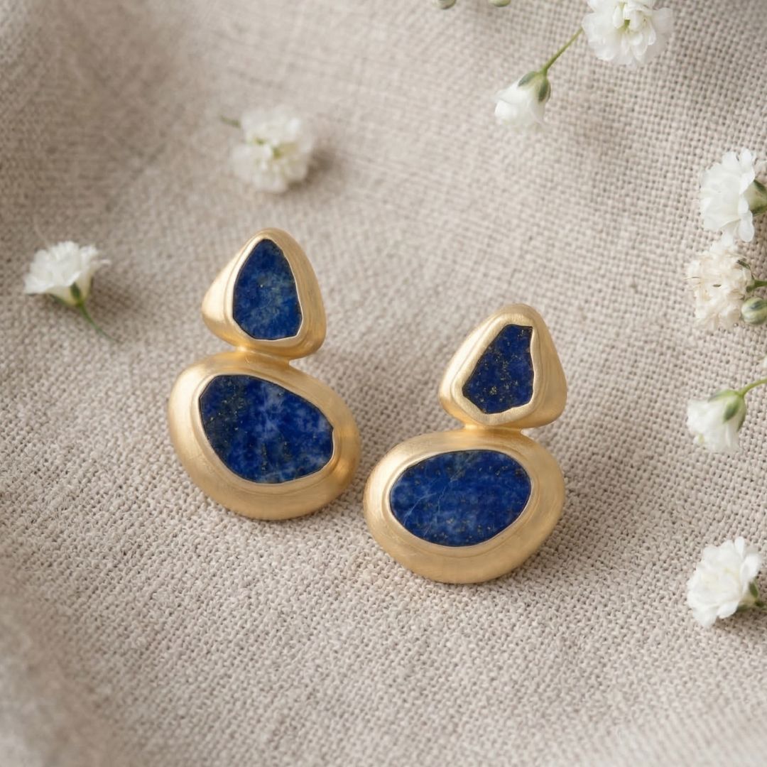 Dreamy Poise Earrings with Lapis Lazuli