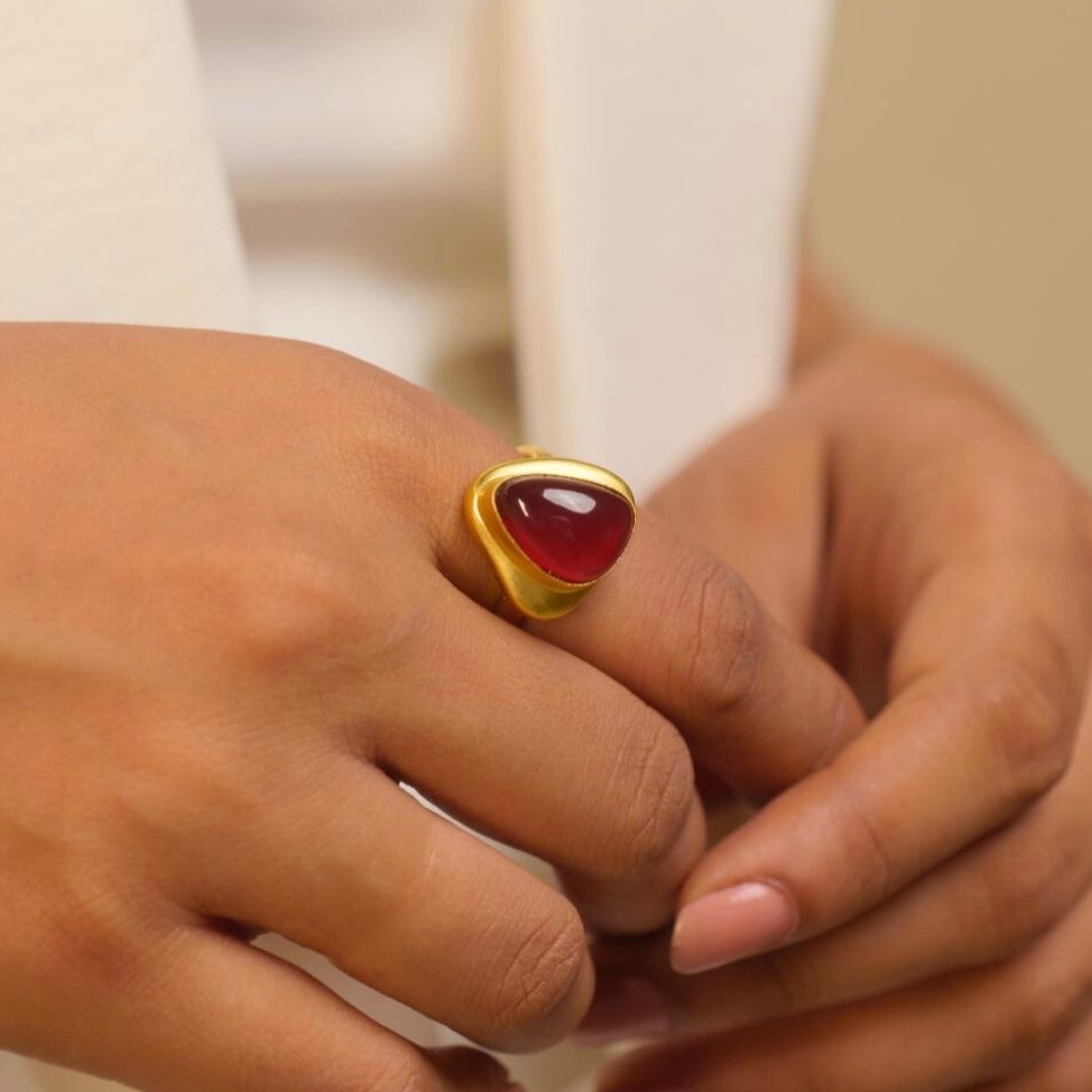 Moody Affair Ring with Garnet