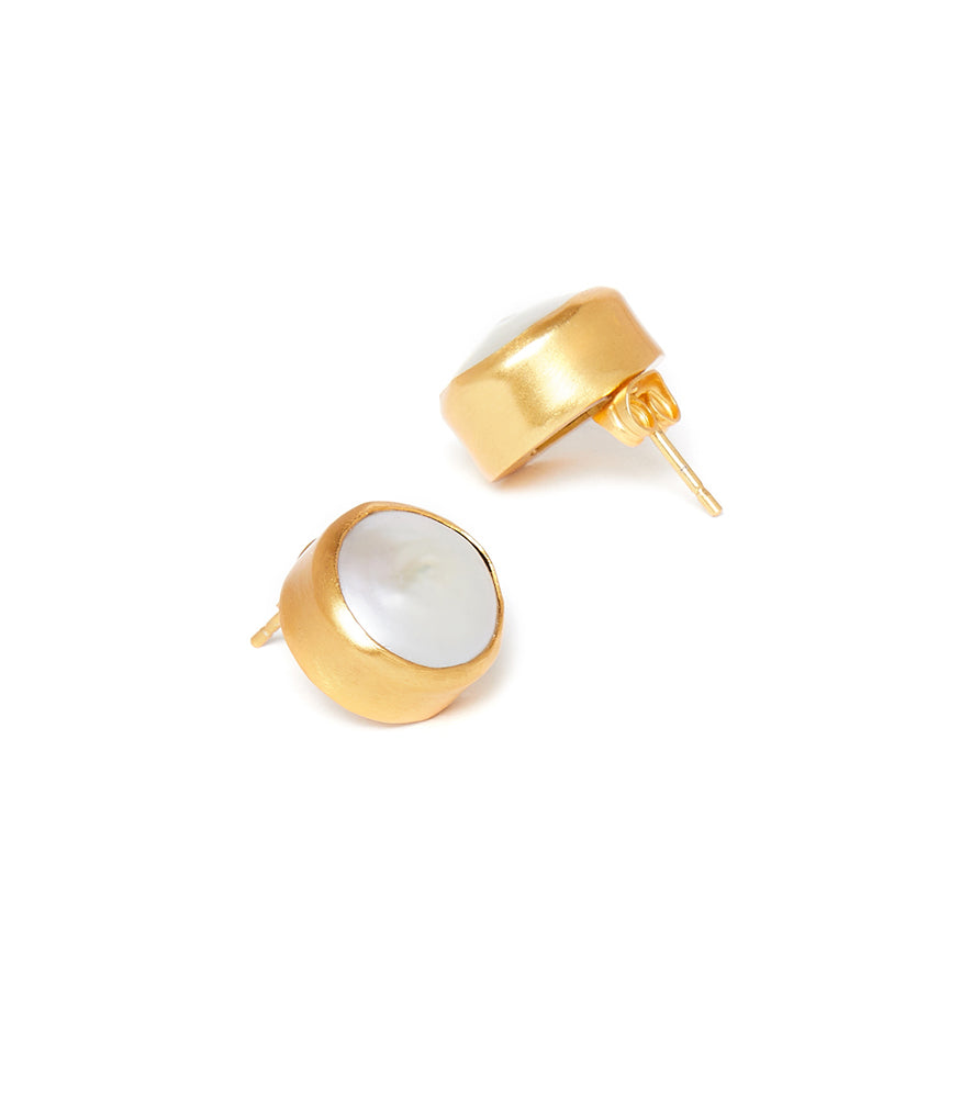 Gold Stud Earrings: The Best Affordable Options - Everyday Reading